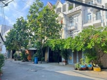 Hình ảnh Nhà Bùi Quang Là 4x20 3L.5P.5wc.Full NThất.ô tô ở trong nhà