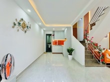 Hình ảnh Bán nhà cạnh Hàng Xanh Bình Thạnh 4 tầng BTCT 40m2 hẻm 3m hơn 4 tỷ TL