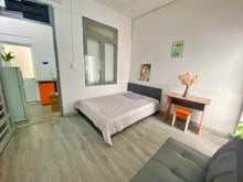 Hình ảnh Cho Thuê Căn Hộ 1 Phòng Ngủ Ban Công Lạc Long Quân Giá Rẻ Mới
