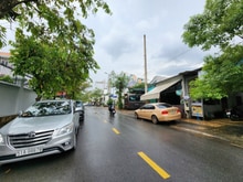 Hình ảnh Bán khuôn Đất Đẹp  Mặt Tiền Đường Quốc Hương p. Thảo điền Q2