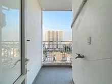 Hình ảnh Chung cư 312 Lạc Long Quân - Quận 11 2pn 8tr 70m2. Nhà trống, căn góc