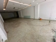 Hình ảnh Cho thuê nhà mặt phố NGUYỄN VĂN HUYÊN, DT 135m2x2t, MT 5.3m, Giá 75tr