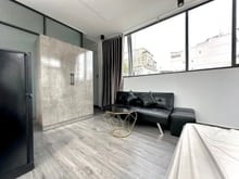 Hình ảnh Cho thuê studio có ban công siêu mát trên đường Lê Thánh Tôn, Quận 1