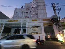 Hình ảnh Bán toà nhà khách sạn & karaoke & massage giá mới 68 tỷ.
