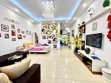 Hình ảnh Bán Nhà Nguyễn Văn Cừ 68m2-Mt 5.2m-DÂN XÂY- FULL NỘI THẤT- hơn 8 tỷ