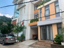 Hình ảnh Nhà 3 tầng cực đẹp còn mới DT ngang 8m khu TT Quận 2. Giá: 13,8 tỷ