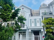 Hình ảnh Gia đình cần cho thuê biệt thự sân vườn Hưng Thái - Phú Mỹ Hưng Quận 7