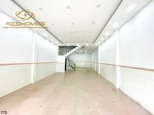 Hình ảnh Cho THUÊ nhà nguyên căn 1 trệt 3 lầu nằm ngay MẶT TIỀN chợ Biên Hoà.