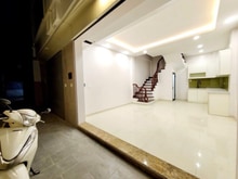 Hình ảnh Nhà đẹp 5 tầng giáp nhất;gần phố;ngõ thông 3 gác;diện tích 35m2; mặt