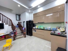 Hình ảnh Nhà Nguyễn Văn Cừ Dân Xây 4 Tầng - Khu Vực Trung Tâm Quận Long Biên