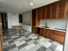 Hình ảnh Tầng nhà phố có phòng ngủ nội thất bếp, rèm, máy lạnh