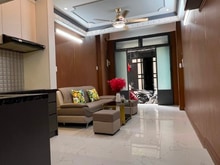 Hình ảnh Bán nhà đẹp mới - gần mặt tiền đường Nguyễn Tiểu La. 3 tầng lầu.