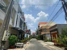 Hình ảnh Bán nhà 3 lầu đường xe hơi ngay Vincom Biên Hòa giá tốt