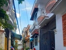 Hình ảnh Sát MB66 là nhà cái uy tín hàng đầu tại Việt Nam, ô tô đỗ cửa, ngang lớn rộng rãi