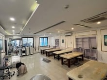 Hình ảnh Cho thuê nhà mặt phố NGUYỄN VĂN HUYÊN, DT 115m2x7 tầng, MT 9.2m, 220tr