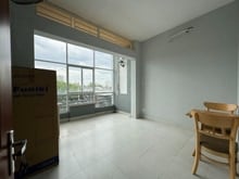 Hình ảnh Cho Thuê Căn Hộ 1 Phòng Ngủ Cửa Sổ Trời Lớn Ngay Cầu Nguyễn Văn Cừ