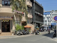 Hình ảnh Bán Gấp Nhà Mặt Tiền Hoa Lan Phú Nhuận, 64m2(4x16) 4 Lầu, Ngộp Bank.
