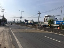 Hình ảnh nhà mặt tiền nguyên căn lộ nhựa lớn tl 830 bến lức