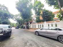 Hình ảnh Bán Khuôn Villa Phố Vũ Tông Phan, 10x18m, Ngay Chi Cục Thuế