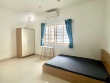 Hình ảnh studio full nội thất cửa sổ trời