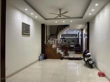 Hình ảnh Cho thuê căn nhà mặt ngõ 260 Cầu Giấy, diện tích 50m2 x 2,5 tầng.