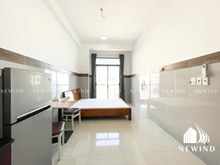 Hình ảnh Studio ban công ngay chân cầu Nguyễn Văn Cừ, full NT, tiện đi Q5,10,8