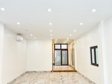 Hình ảnh Mặt phố - thang máy - mặt tiền đẹp - kinh doanh sấm uất
lĩnh nam 