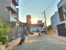 Hình ảnh bán nhà đường 9m ,trục chính hẻm 18 Đường Hoàng Hữu Nam.Q9