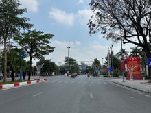 Hình ảnh Cổ điển a-  ô tô đỗ cửa - gần trung tâm hành chính huyện thanh trì -