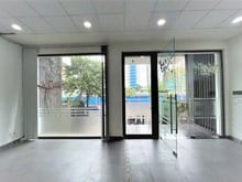 Hình ảnh Cần cho thuê MB trệt dưới chân tòa nhà lớn. Thích hợp làm văn phòng