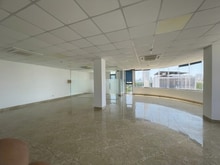 Hình ảnh Văn phòng gần sân bay, có phòng họp riêng, bãi xe lớn, giá cực tốt
