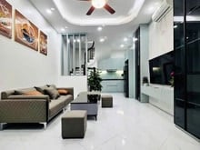 Hình ảnh Bán nhà mới Phố Trạm , ngõ nông, gần  ô tô tránh 6 tầng nhỉnh 6 tỷ