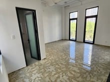 Hình ảnh Cho thuê tầng 3 – 126m² hoàn thiện, có thang máy và lối đi riêng.