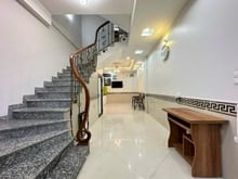Hình ảnh Hiếm Nhà Trung Tâm Phố Bồ Đề - 5 Tầng Sát Phố Full Nội Thất