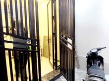 Hình ảnh Nhà 50m2 Thang Máy Ngay Thế Giới Di Động Ngã Tư Thạch Bàn – Cổ Linh
