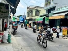 Hình ảnh Nhà mặt tiền 1 trệt 3 lầu giáp tân phú tiện kinh doanh mua bán