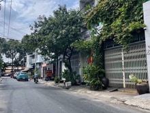 Hình ảnh lô góc – nhà đẹp như mơ gần hàng xanh – xách vali vào ở ngay