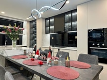 Hình ảnh •Diện tích: 136m² •Kết cấu: 3 phòng ngủ, 2 phòng tắm, bếp mở rộng •Vị
