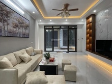 Hình ảnh Bán Nhà Hoàng Văn Thái - TX , DT : 48m2 , Giá 9.5 Tỷ , 2 Thoáng , oto