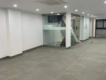 Hình ảnh 💼 Cho thuê nhà Hoàng Cầu – 3 tầng thông sàn, có hầm, thang máy – Phù