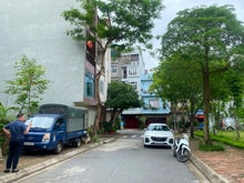 Hình ảnh Khuôn tiền hiếm 9 tỷ có đất Tái định cư Giang Biên, Vỉa hè oto tránh