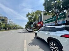 Hình ảnh Bán nhà mặt phố Ngô gia tự, vỉa hè rộng, 138m2 mt 6m vuông đẹp giá tốt