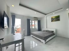Hình ảnh Balcony 1PN có Máy Giặt Riêng đối diện CV Lê Văn Tám
