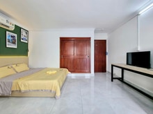 Hình ảnh Balcony Full nội thát, Máy Giặt Riêng gần vòng xoay Dân Chủ