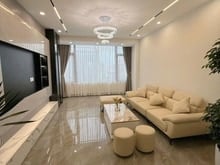 Hình ảnh Nhà đẹp Phố Ngọc Thụy, 6 tầng, gara, thang máy, trước nhà ô tô tránh