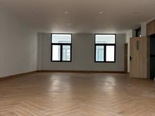 Hình ảnh Cho thuê tầng văn phòng 70m2, có máy lạnh, sàn gỗ, nhà vệ sinh