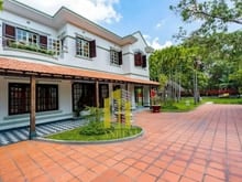 Hình ảnh Cho thuê Villa sân vườn 1300m2 tại Xuân Thủy. Giá 260 triệu
