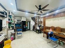 Hình ảnh Nhà phố Nguyên Hồng, 45m2 x 5 tầng, lô góc mặt tiền 4.5m, giá 15.9 tỷ