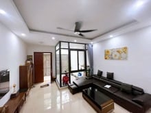Hình ảnh Bán nhà Hoàng Văn Thái- Gần phố- 2 Thoáng- Ngõ thông ô tô- 81m- 18.8Tỷ