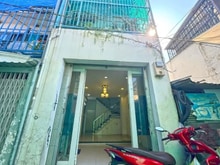 Hình ảnh Bán nhanh nhà 2 lầu mặt tiền hẻm 116 Huỳnh Tấn Phát, Quận 7